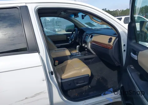 2017 Toyota Tundra Limited 5.7L V8 из США, поврежденный, VIN 5TFFW5F15HX223014